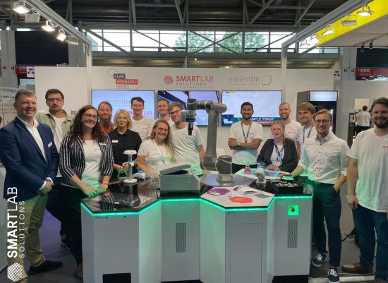 SmartLab Solutions Team at trade fair analytica 2022